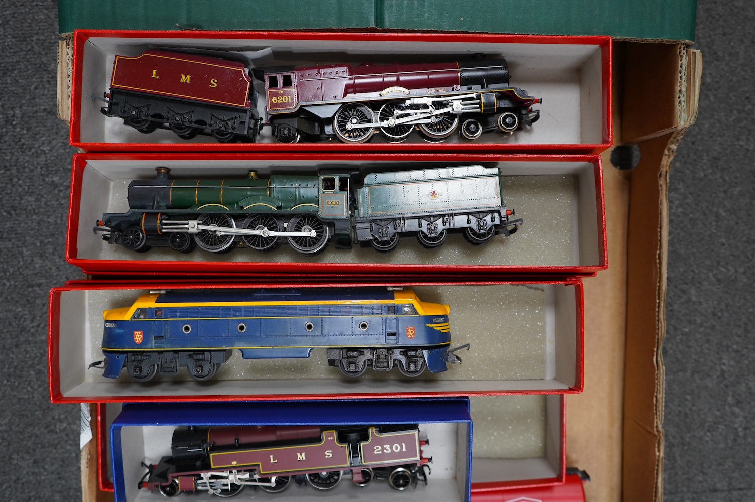 A collection of 00 gauge railway by Hornby, Tri-ang, etc., including eight locomotives and nine freight wagons. Condition - fair, some running wear and possible minor damage, etc.